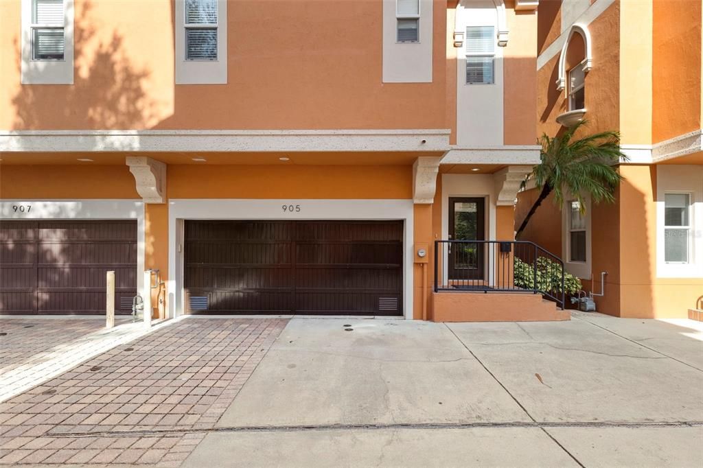 For Sale: $815,000 (2 beds, 3 baths, 2004 Square Feet)