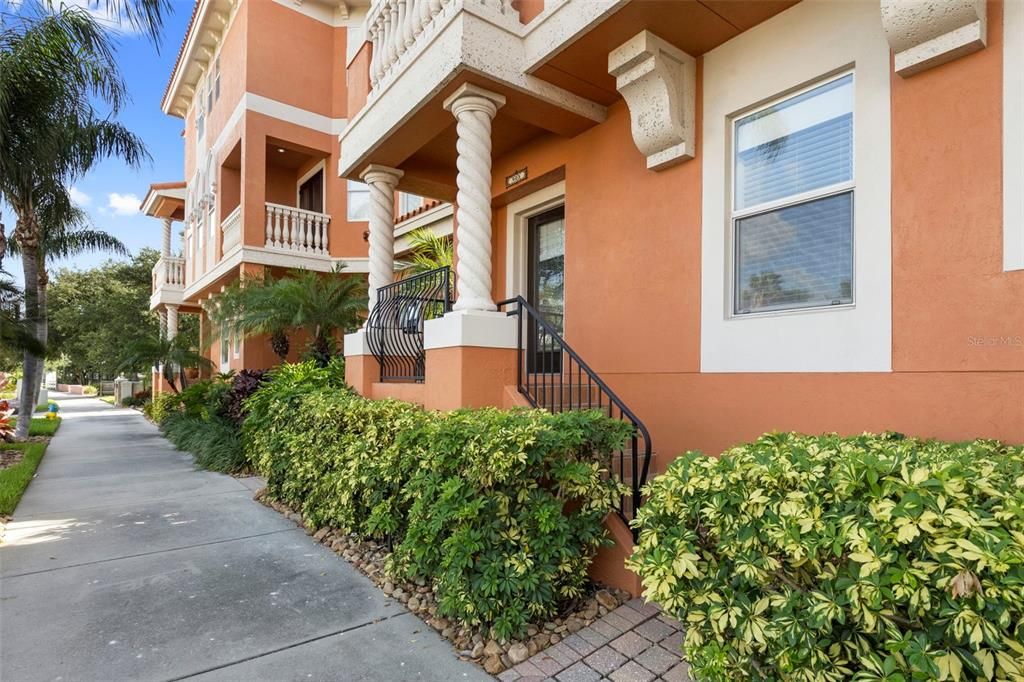 For Sale: $815,000 (2 beds, 3 baths, 2004 Square Feet)