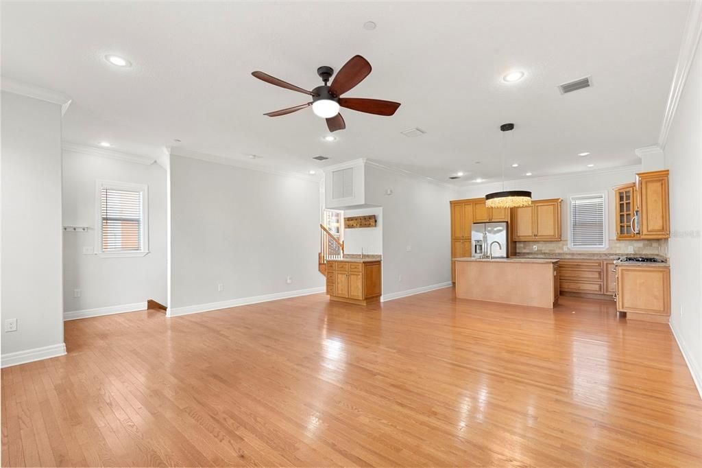 For Sale: $815,000 (2 beds, 3 baths, 2004 Square Feet)