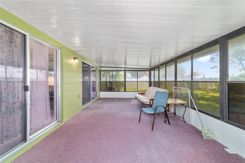 For Sale: $193,000 (2 beds, 2 baths, 982 Square Feet)
