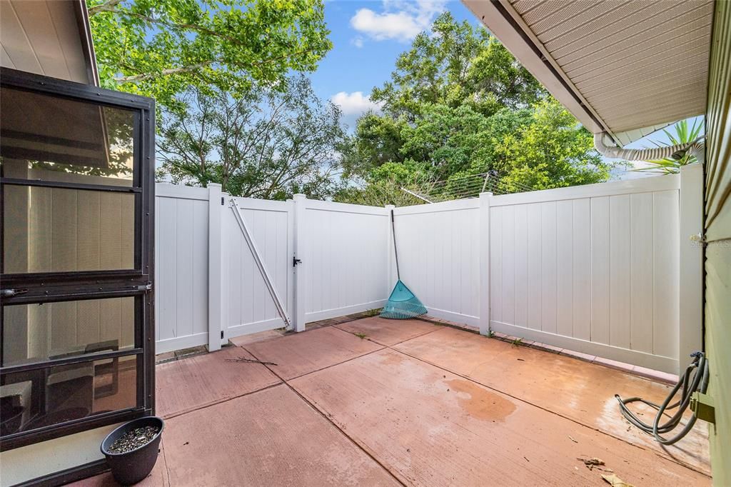 For Sale: $193,000 (2 beds, 2 baths, 982 Square Feet)