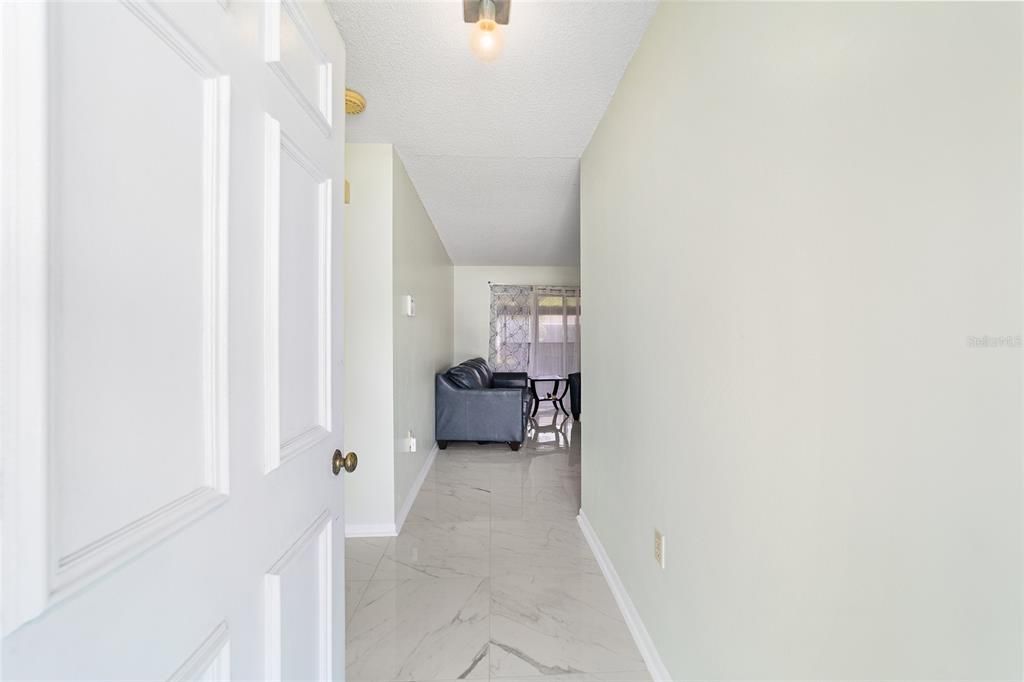 For Sale: $193,000 (2 beds, 2 baths, 982 Square Feet)
