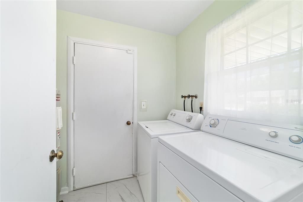 For Sale: $193,000 (2 beds, 2 baths, 982 Square Feet)