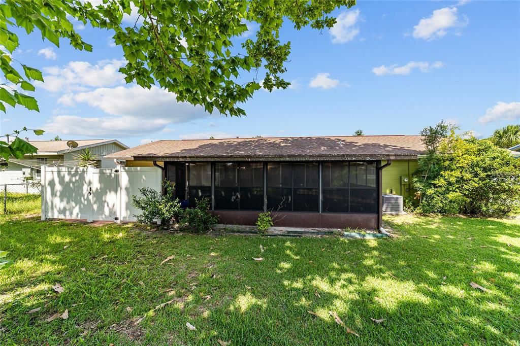 For Sale: $193,000 (2 beds, 2 baths, 982 Square Feet)
