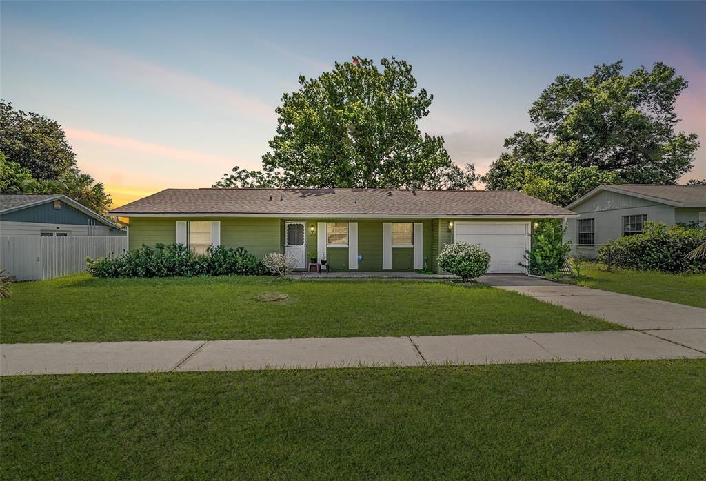 For Sale: $193,000 (2 beds, 2 baths, 982 Square Feet)