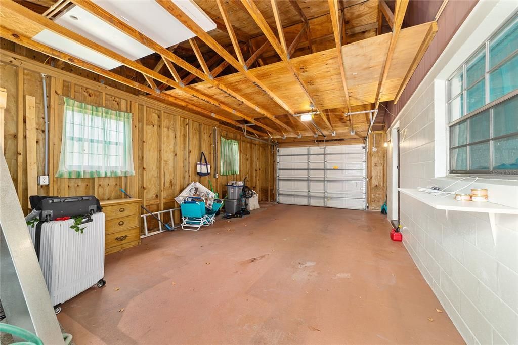 For Sale: $193,000 (2 beds, 2 baths, 982 Square Feet)