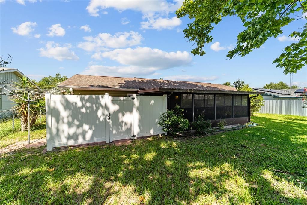 For Sale: $193,000 (2 beds, 2 baths, 982 Square Feet)