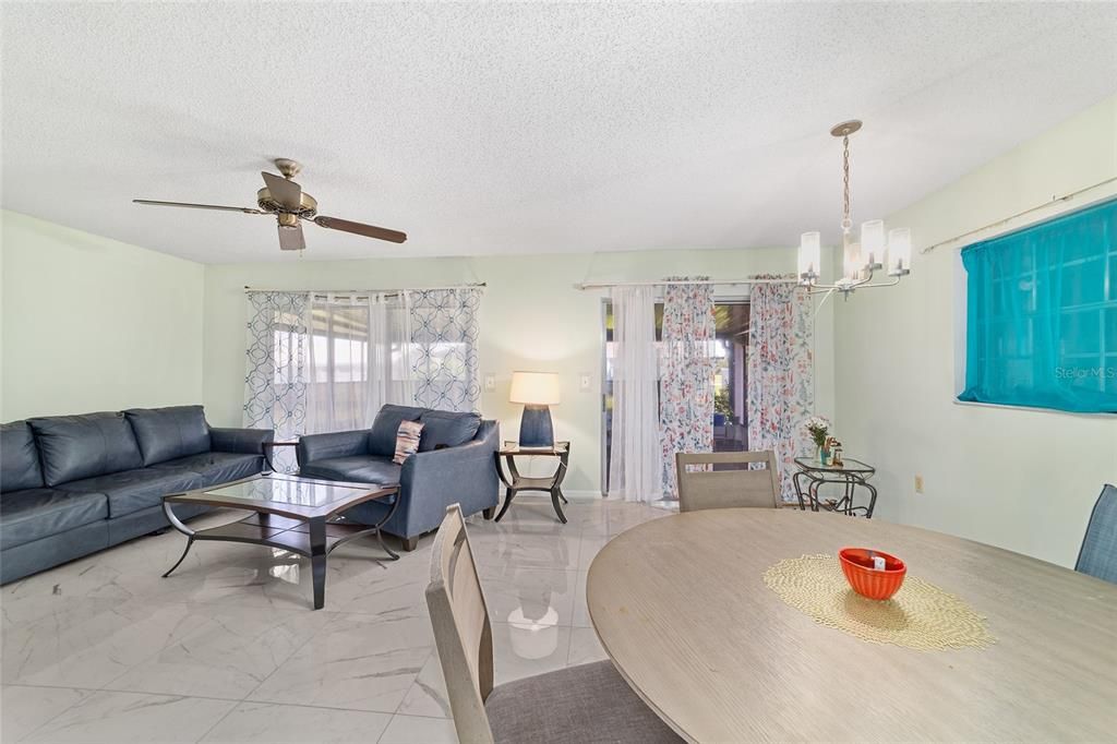 For Sale: $193,000 (2 beds, 2 baths, 982 Square Feet)