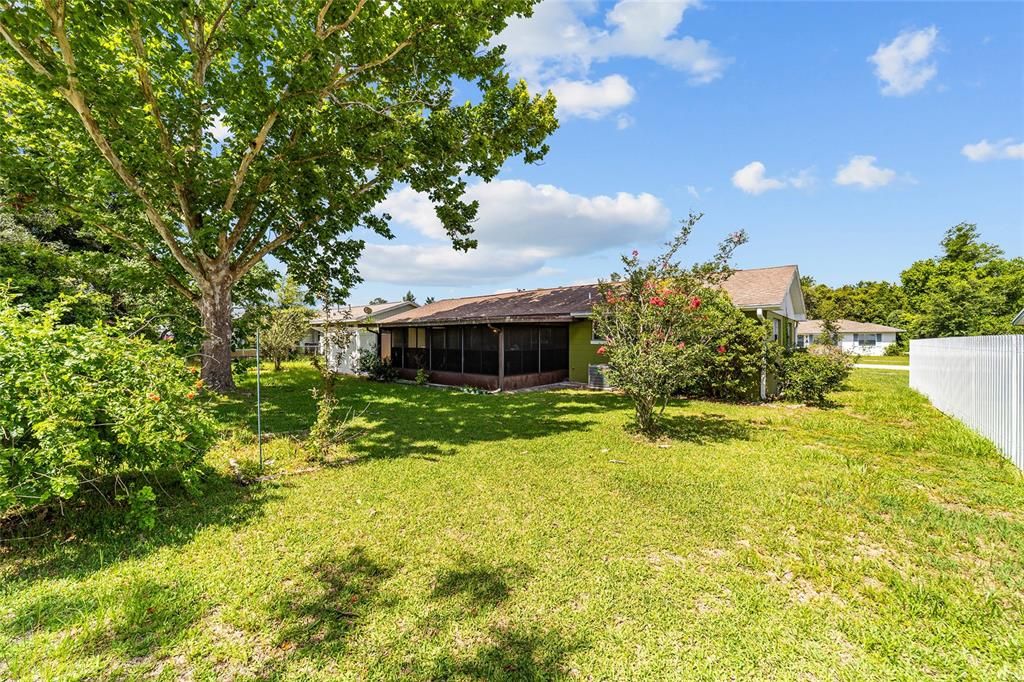 For Sale: $193,000 (2 beds, 2 baths, 982 Square Feet)