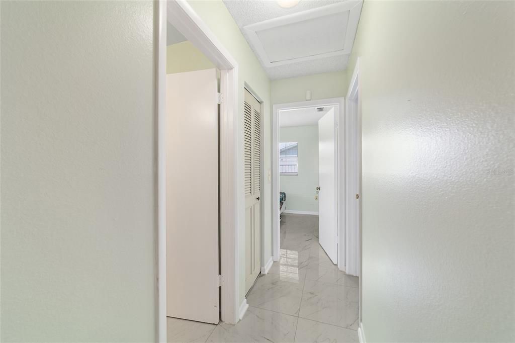 For Sale: $193,000 (2 beds, 2 baths, 982 Square Feet)