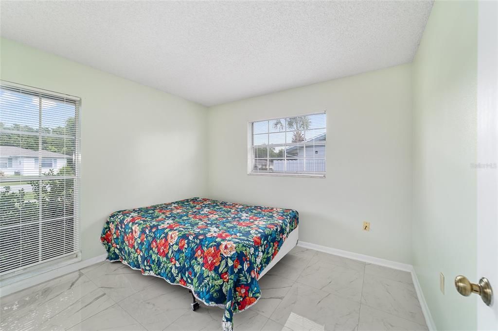 For Sale: $193,000 (2 beds, 2 baths, 982 Square Feet)