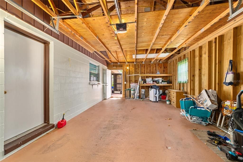For Sale: $193,000 (2 beds, 2 baths, 982 Square Feet)