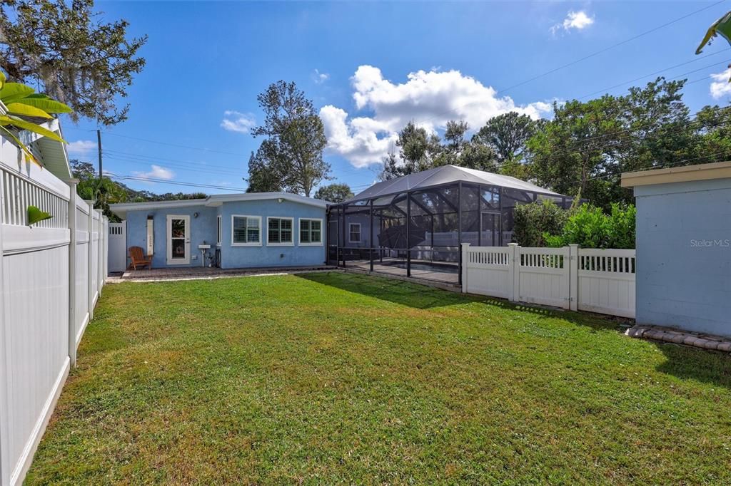 For Sale: $495,000 (2 beds, 2 baths, 1316 Square Feet)