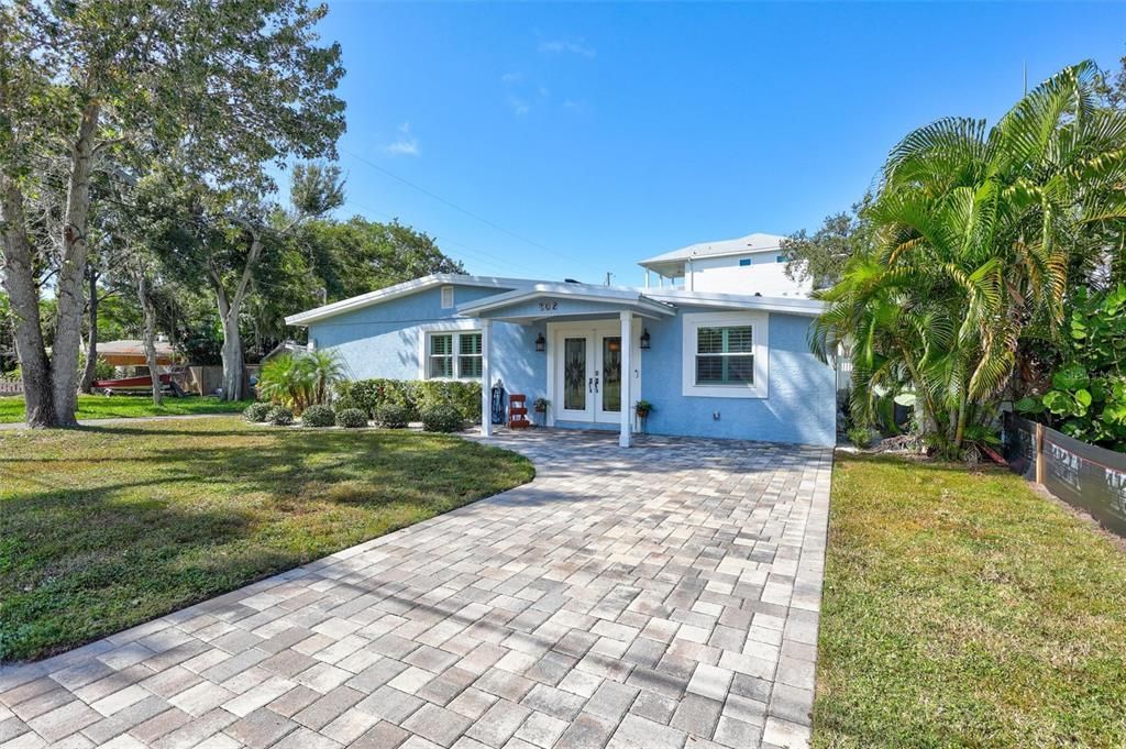 For Sale: $495,000 (2 beds, 2 baths, 1316 Square Feet)