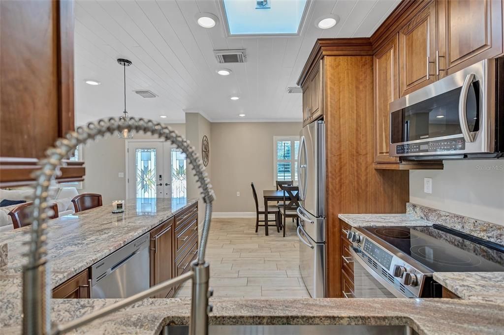 For Sale: $495,000 (2 beds, 2 baths, 1316 Square Feet)