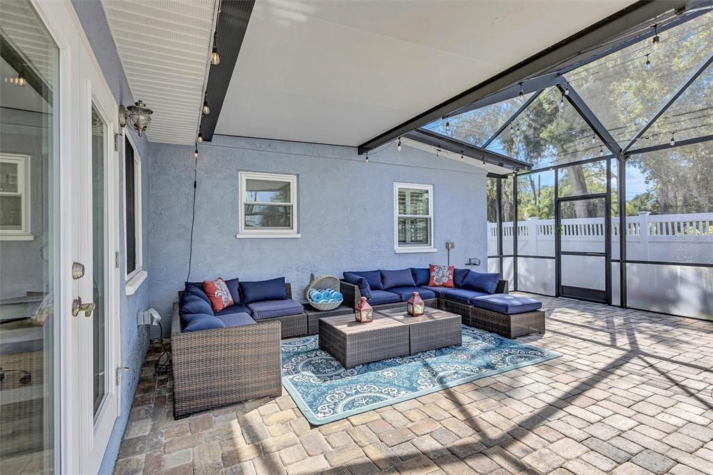 For Sale: $495,000 (2 beds, 2 baths, 1316 Square Feet)
