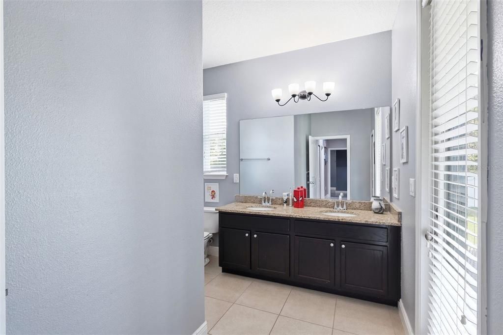 En Venta: $475,000 (4 camas, 2 baños, 2529 Pies cuadrados)