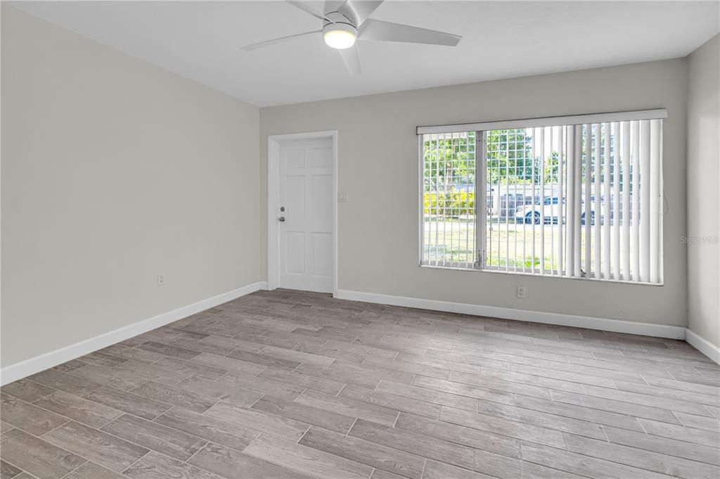 For Sale: $329,500 (3 beds, 2 baths, 1318 Square Feet)