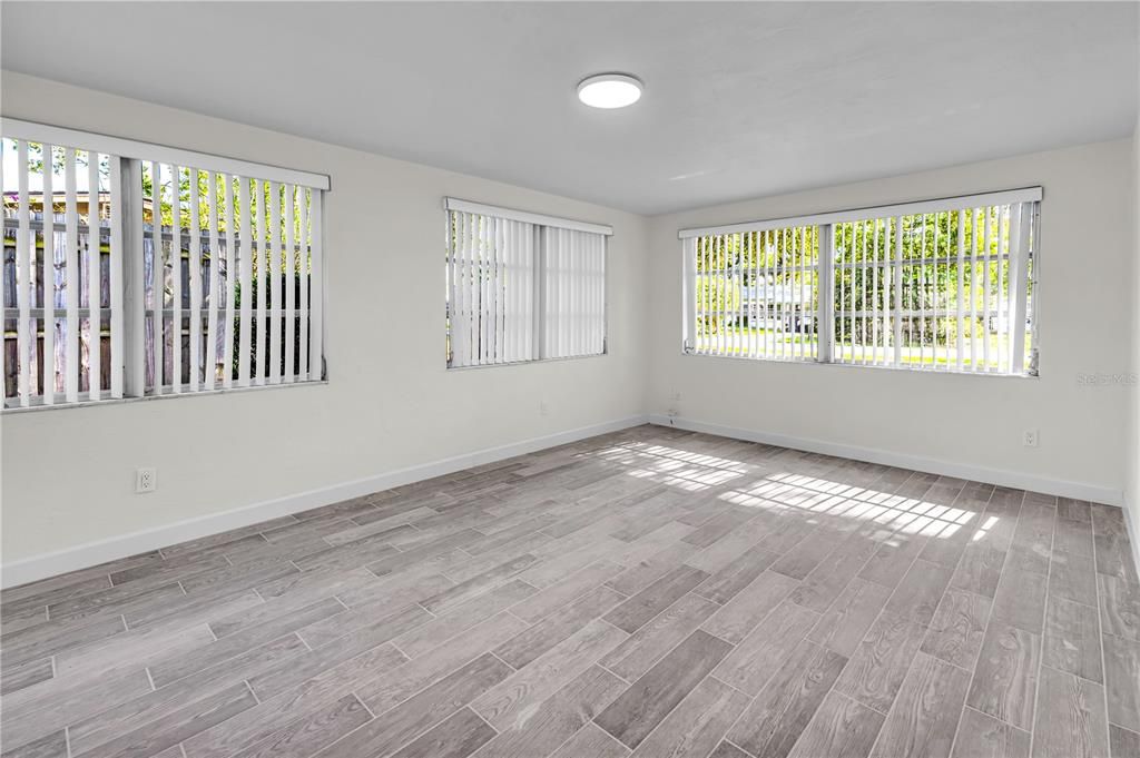 For Sale: $329,500 (3 beds, 2 baths, 1318 Square Feet)