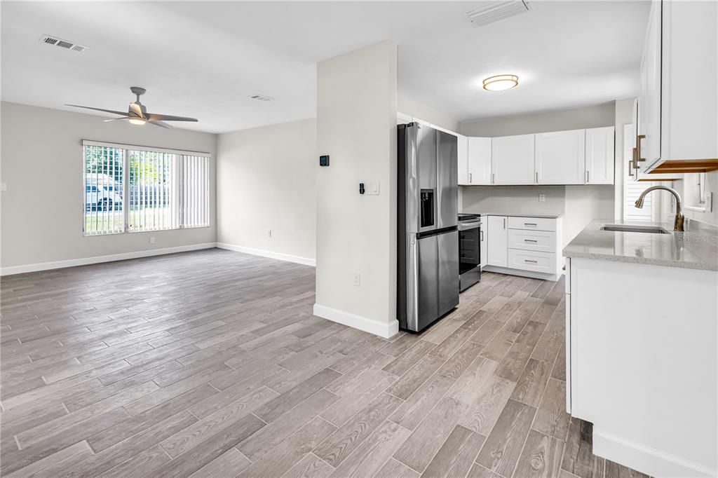 For Sale: $329,500 (3 beds, 2 baths, 1318 Square Feet)