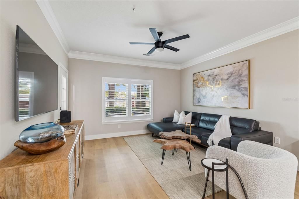 For Sale: $249,900 (1 beds, 1 baths, 867 Square Feet)