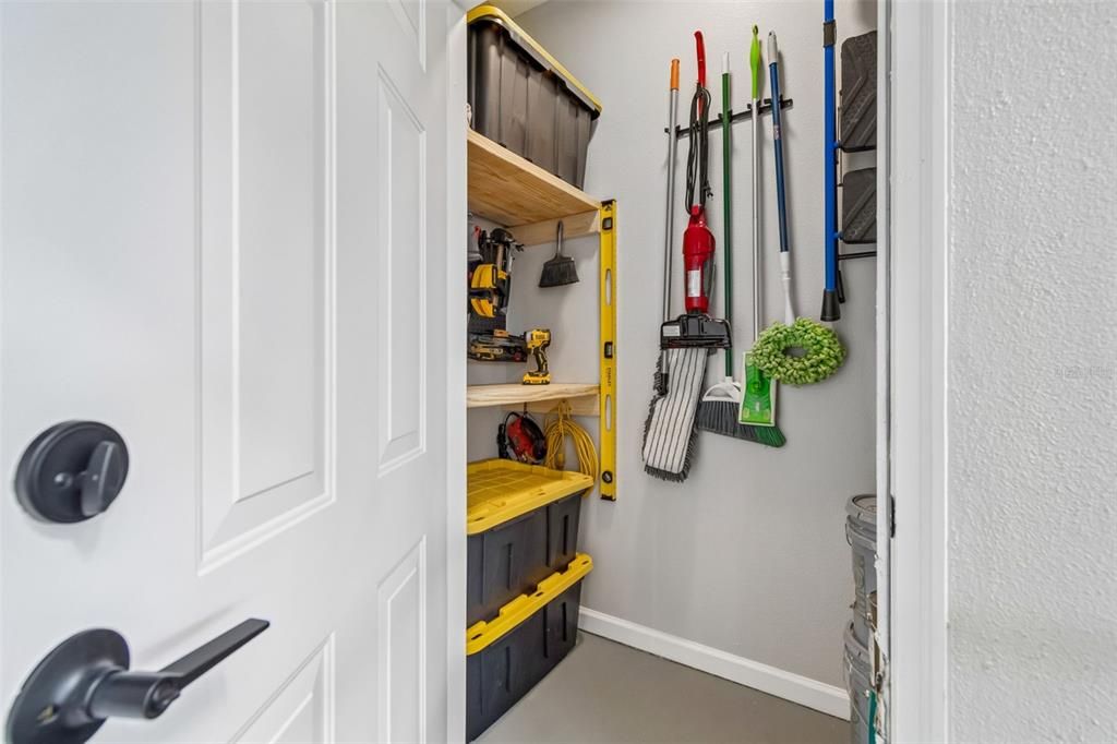 For Sale: $249,900 (1 beds, 1 baths, 867 Square Feet)