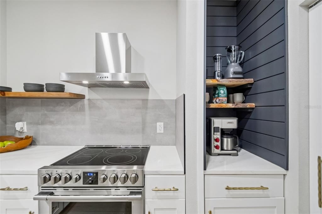 For Sale: $249,900 (1 beds, 1 baths, 867 Square Feet)
