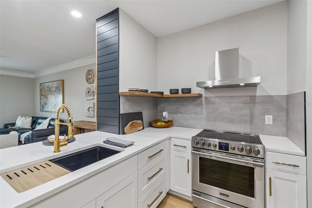 For Sale: $249,900 (1 beds, 1 baths, 867 Square Feet)