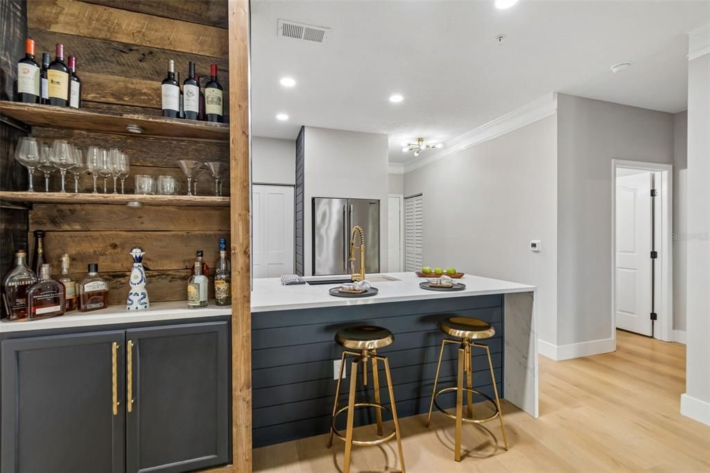 For Sale: $249,900 (1 beds, 1 baths, 867 Square Feet)