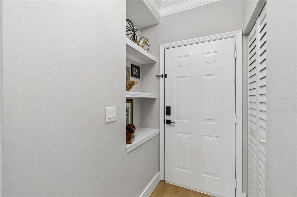 For Sale: $249,900 (1 beds, 1 baths, 867 Square Feet)