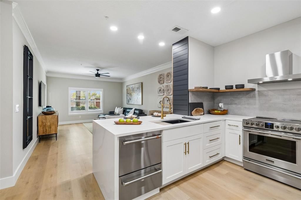For Sale: $249,900 (1 beds, 1 baths, 867 Square Feet)