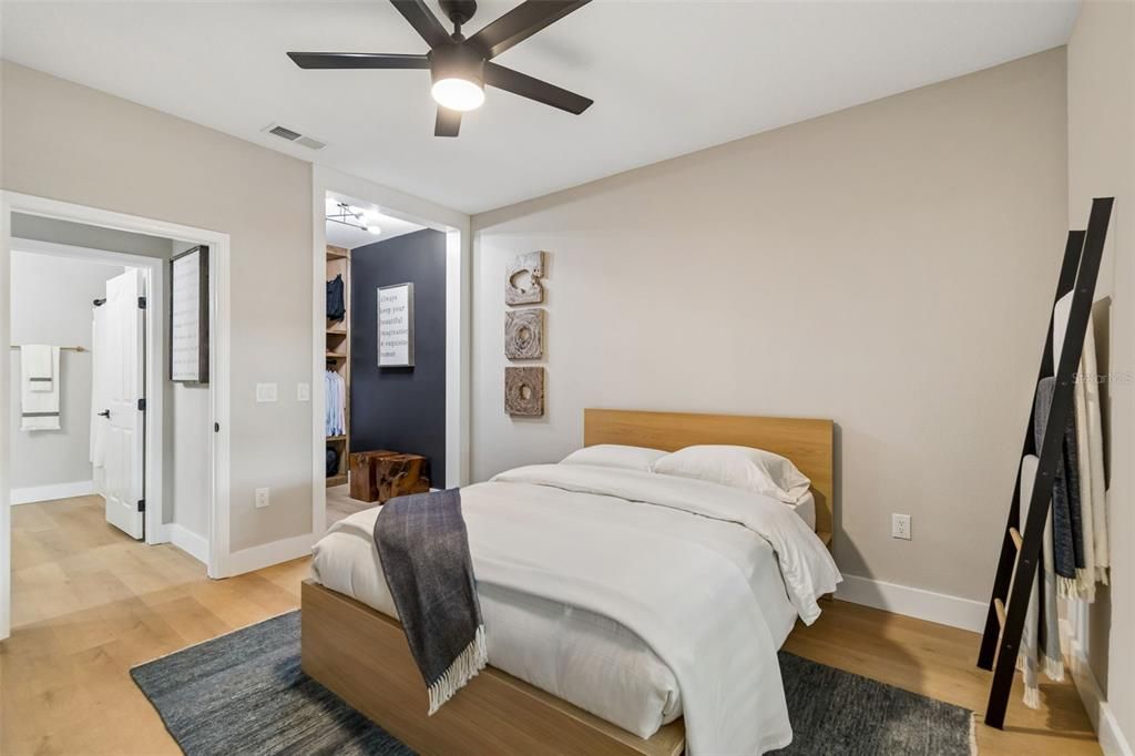 For Sale: $249,900 (1 beds, 1 baths, 867 Square Feet)