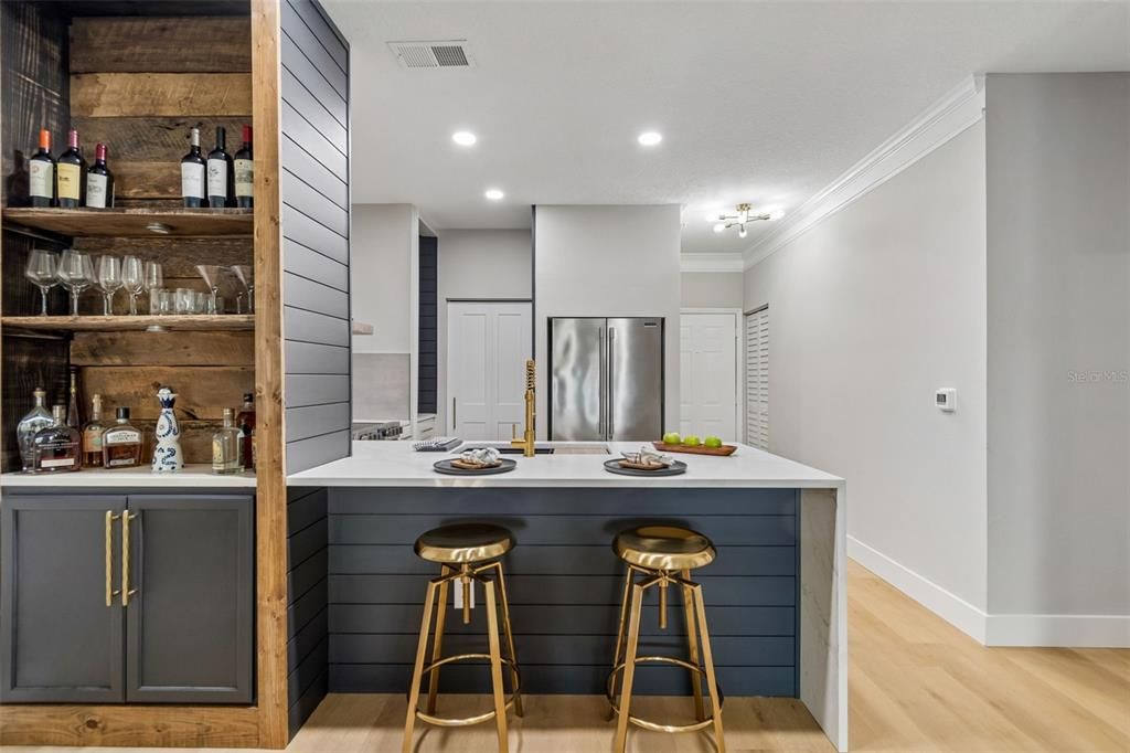 For Sale: $249,900 (1 beds, 1 baths, 867 Square Feet)