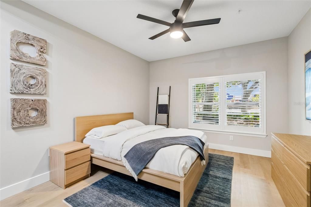 For Sale: $249,900 (1 beds, 1 baths, 867 Square Feet)