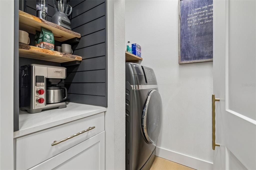 For Sale: $249,900 (1 beds, 1 baths, 867 Square Feet)
