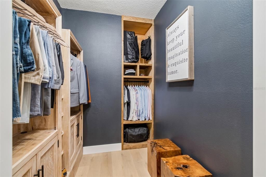 For Sale: $249,900 (1 beds, 1 baths, 867 Square Feet)