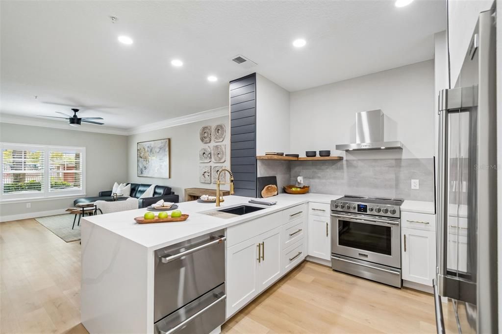 For Sale: $249,900 (1 beds, 1 baths, 867 Square Feet)