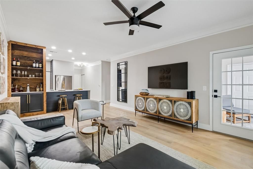 For Sale: $249,900 (1 beds, 1 baths, 867 Square Feet)