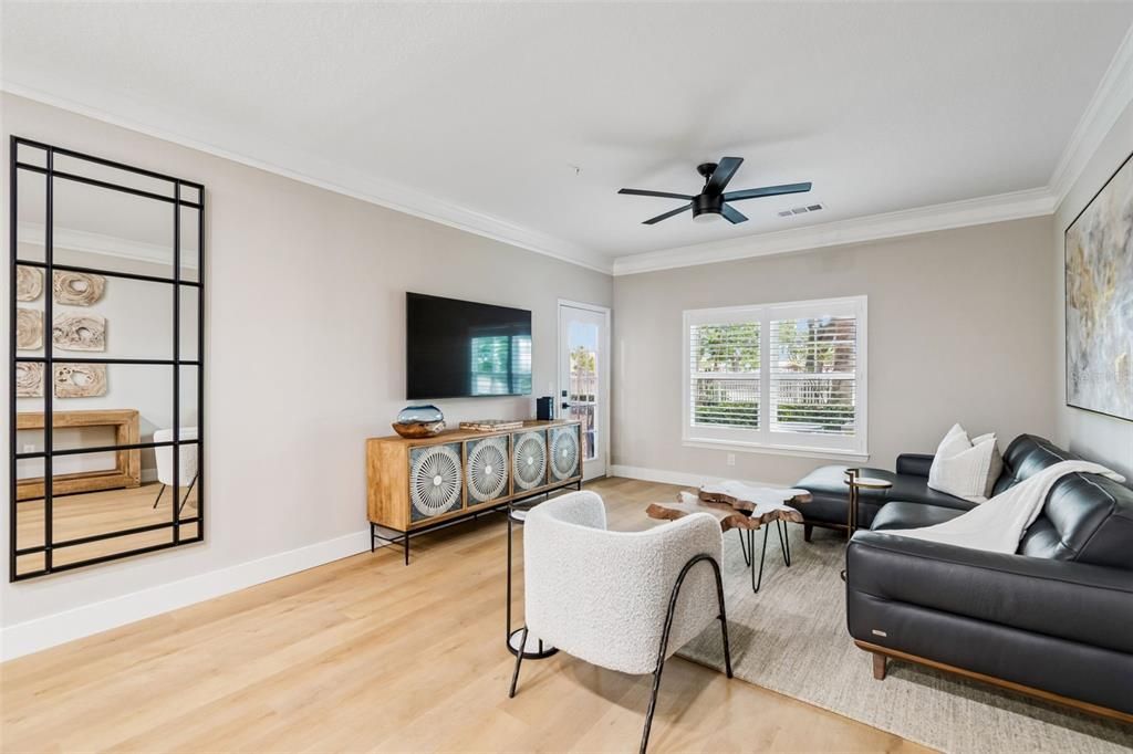 For Sale: $249,900 (1 beds, 1 baths, 867 Square Feet)