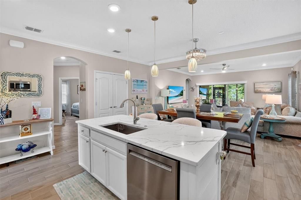 For Sale: $439,900 (3 beds, 2 baths, 1716 Square Feet)