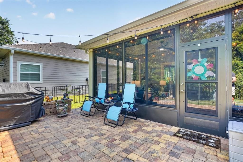 For Sale: $439,900 (3 beds, 2 baths, 1716 Square Feet)