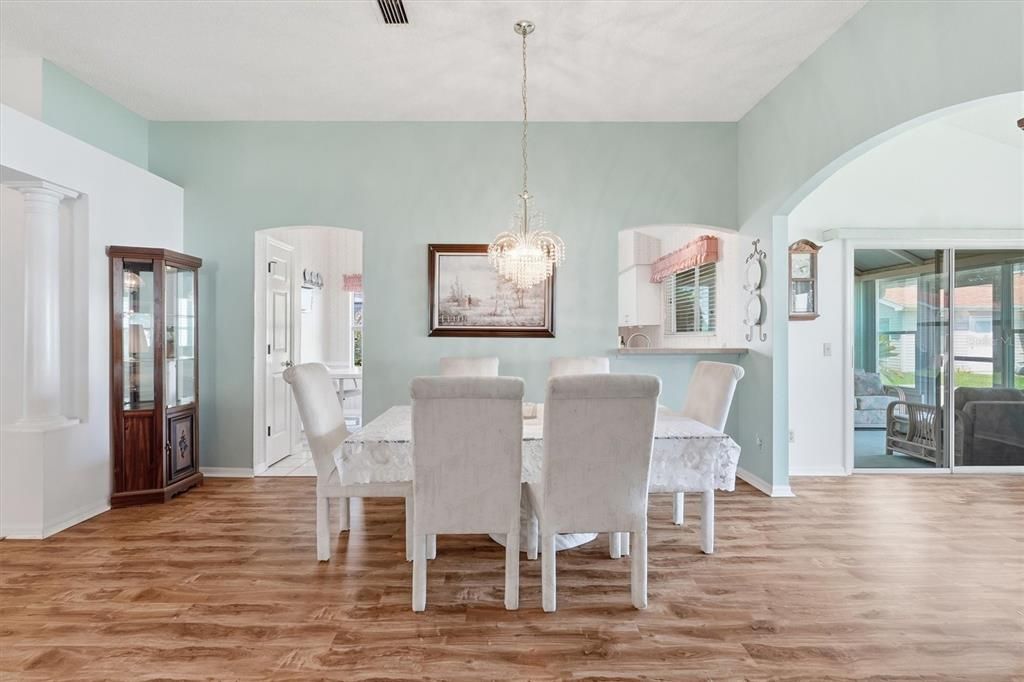 For Sale: $339,000 (2 beds, 2 baths, 1541 Square Feet)