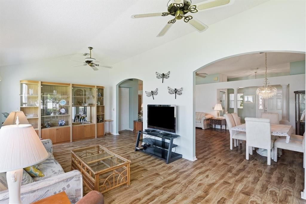 For Sale: $339,000 (2 beds, 2 baths, 1541 Square Feet)