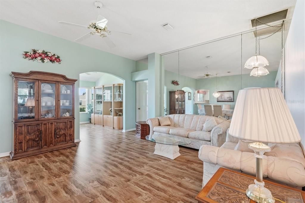 For Sale: $339,000 (2 beds, 2 baths, 1541 Square Feet)