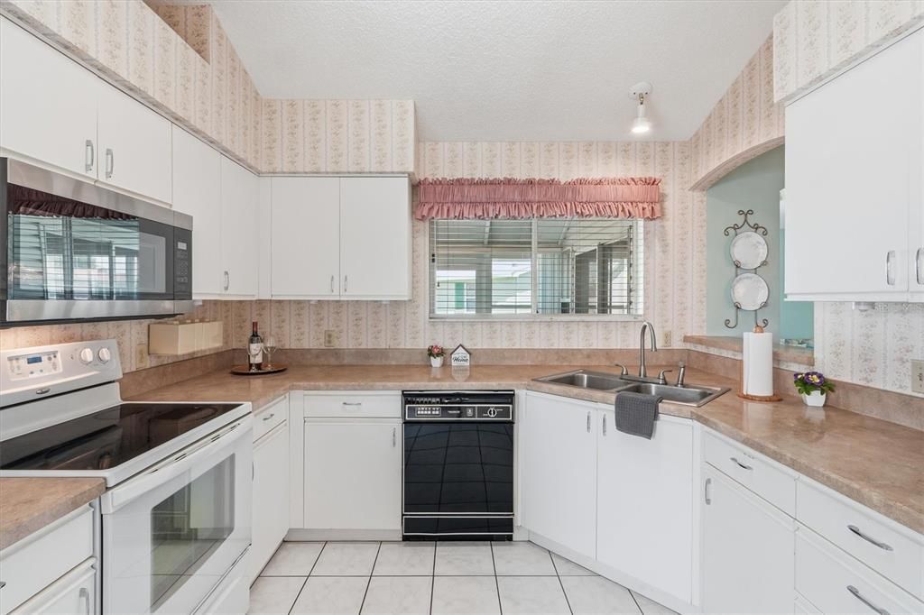For Sale: $339,000 (2 beds, 2 baths, 1541 Square Feet)