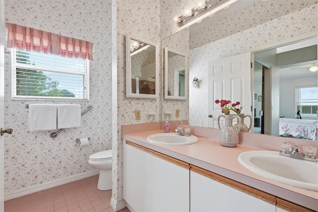 For Sale: $339,000 (2 beds, 2 baths, 1541 Square Feet)