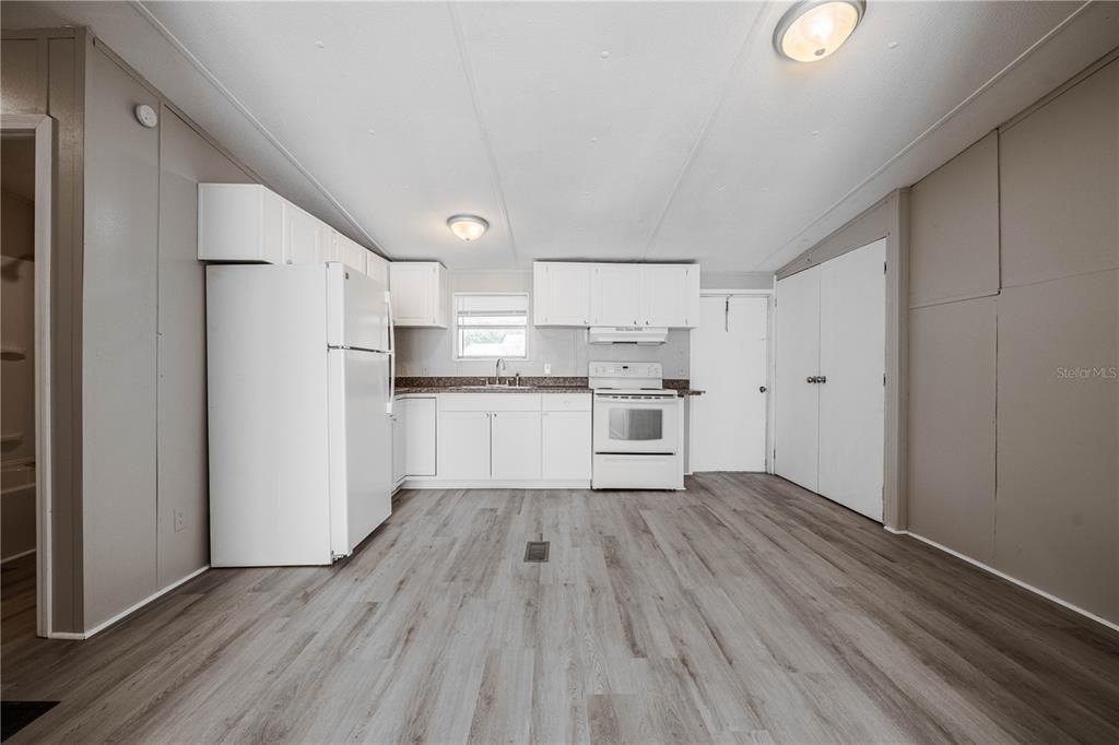 For Sale: $154,900 (3 beds, 2 baths, 1040 Square Feet)