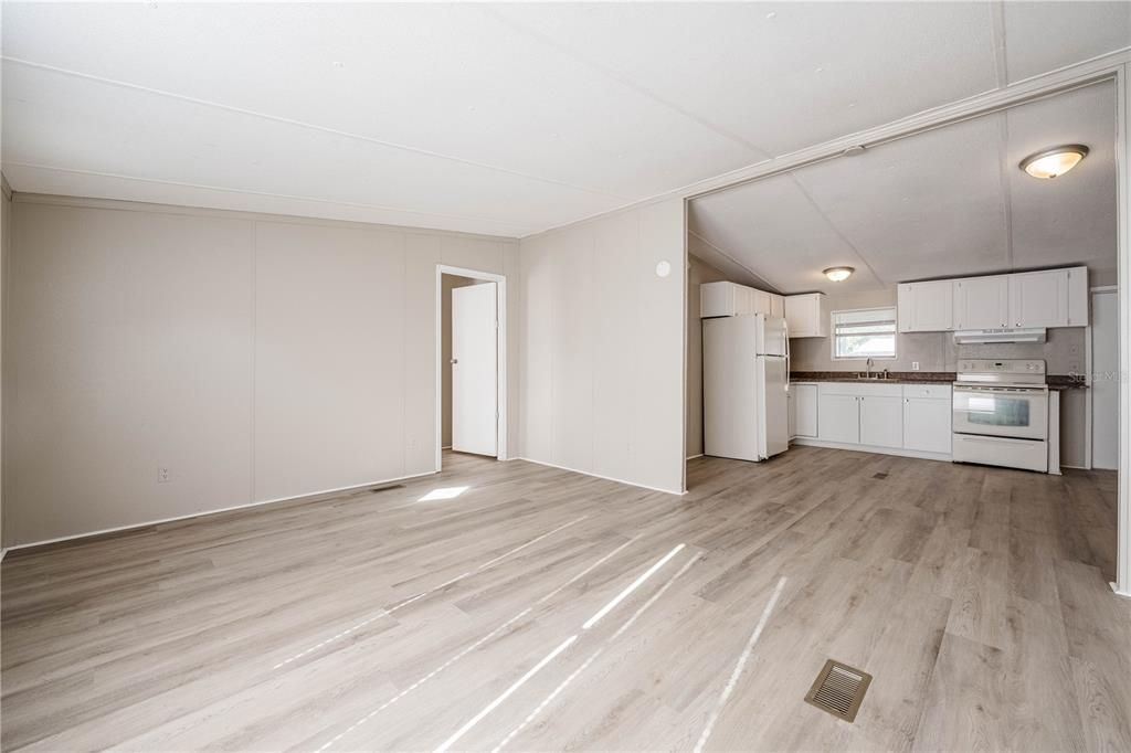 For Sale: $154,900 (3 beds, 2 baths, 1040 Square Feet)