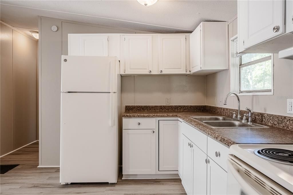 For Sale: $154,900 (3 beds, 2 baths, 1040 Square Feet)