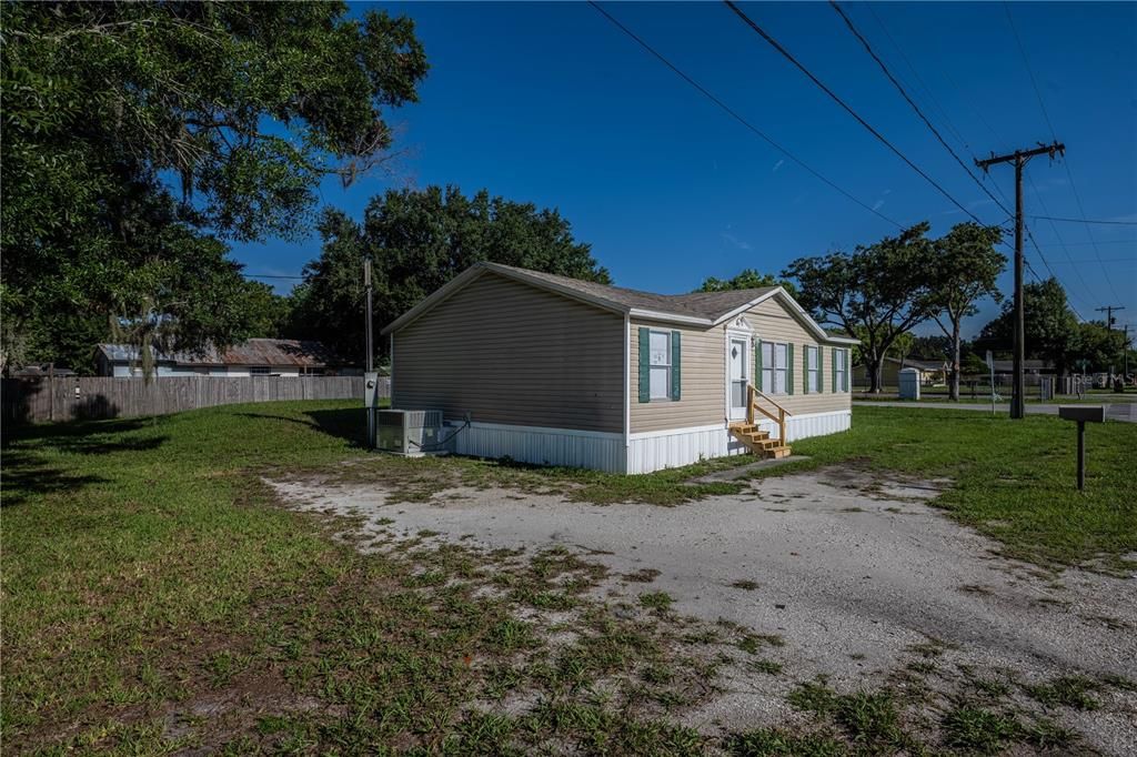 For Sale: $154,900 (3 beds, 2 baths, 1040 Square Feet)
